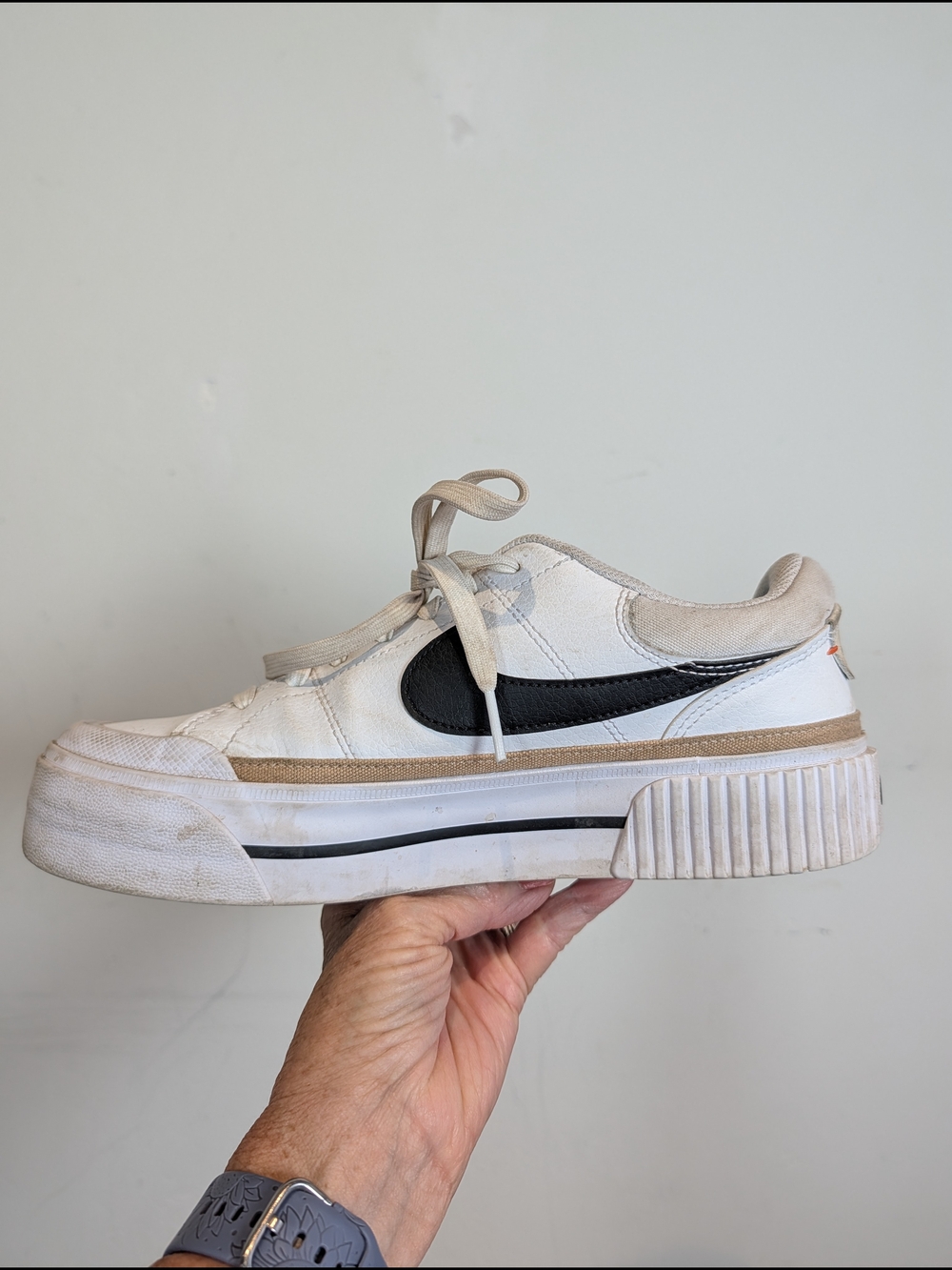 Nike White Sneakers with Black Swoosh, Size 8.5 - Picture 6 of 9